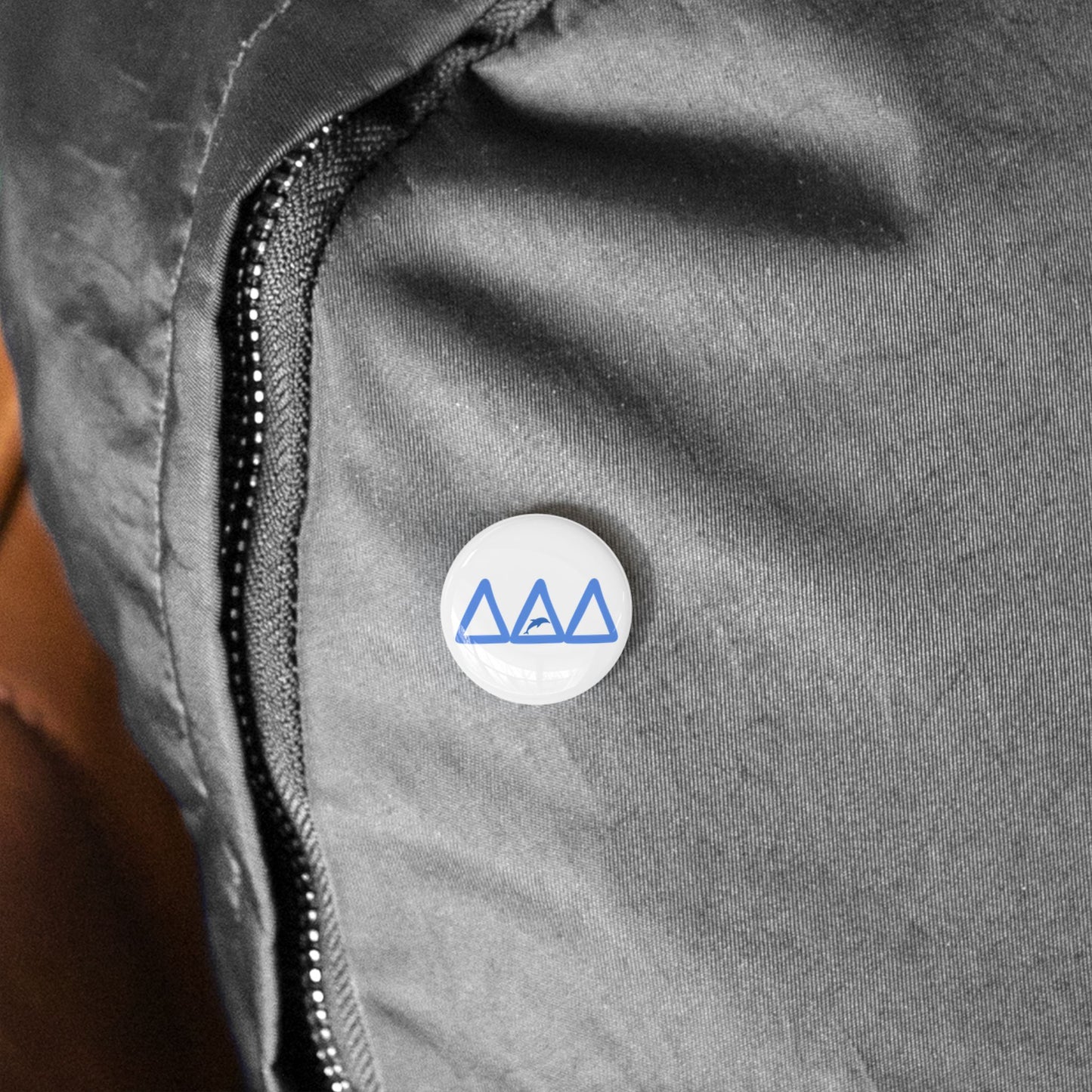 DDD Stylish Round Pins, Enamel Badge for Jackets, Cool Accessory for Friends, Gifts for Birthdays, Ideal for Craft Lovers