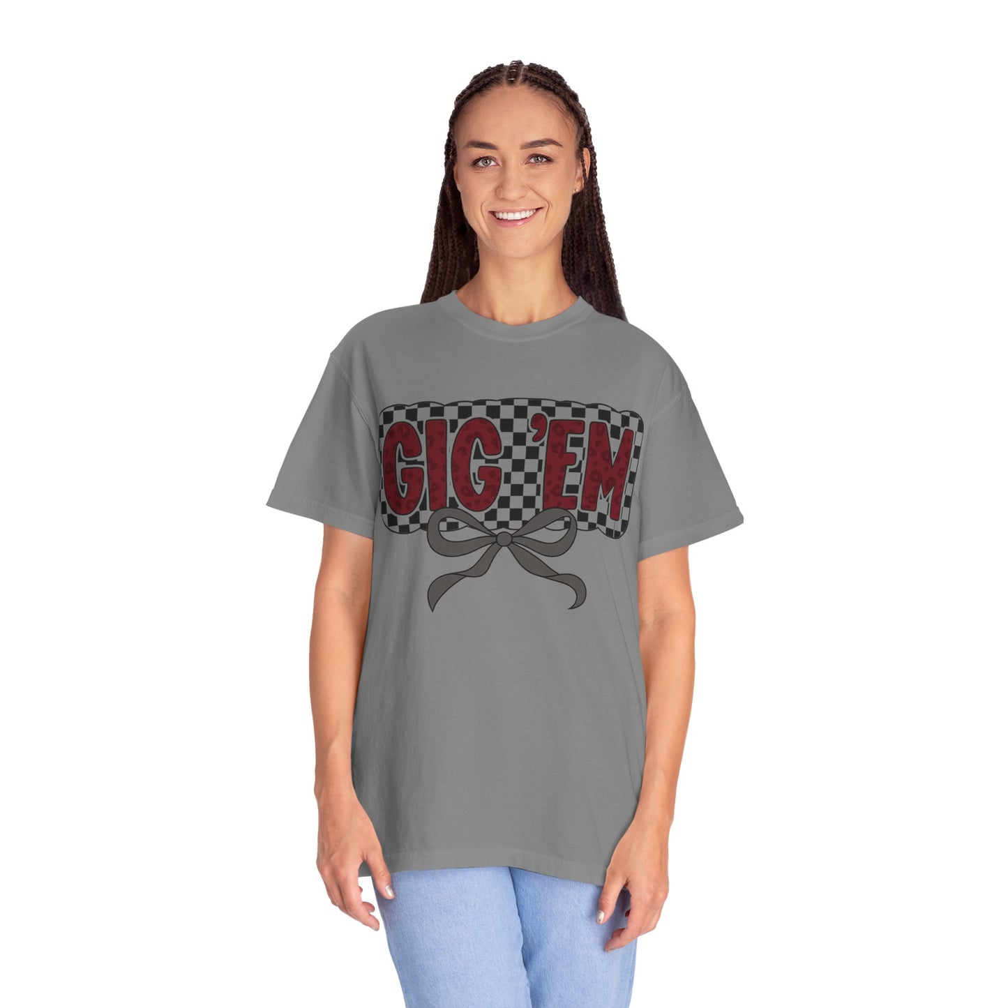 Checkered Style Unisex T-shirt with 'GIG'EM' Design, Trendy Graphic Tee for Casual Wear, Fan Merchandise, Gift Idea, Summer Essential
