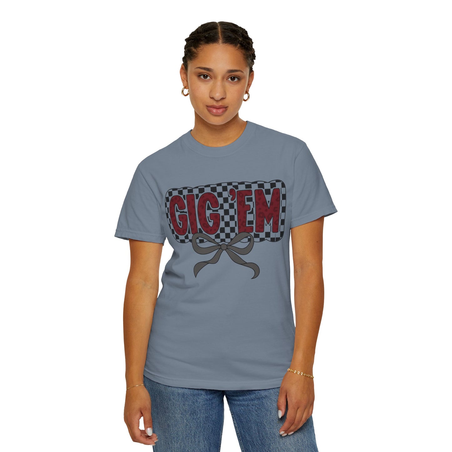 Checkered Style Unisex T-shirt with 'GIG'EM' Design, Trendy Graphic Tee for Casual Wear, Fan Merchandise, Gift Idea, Summer Essential