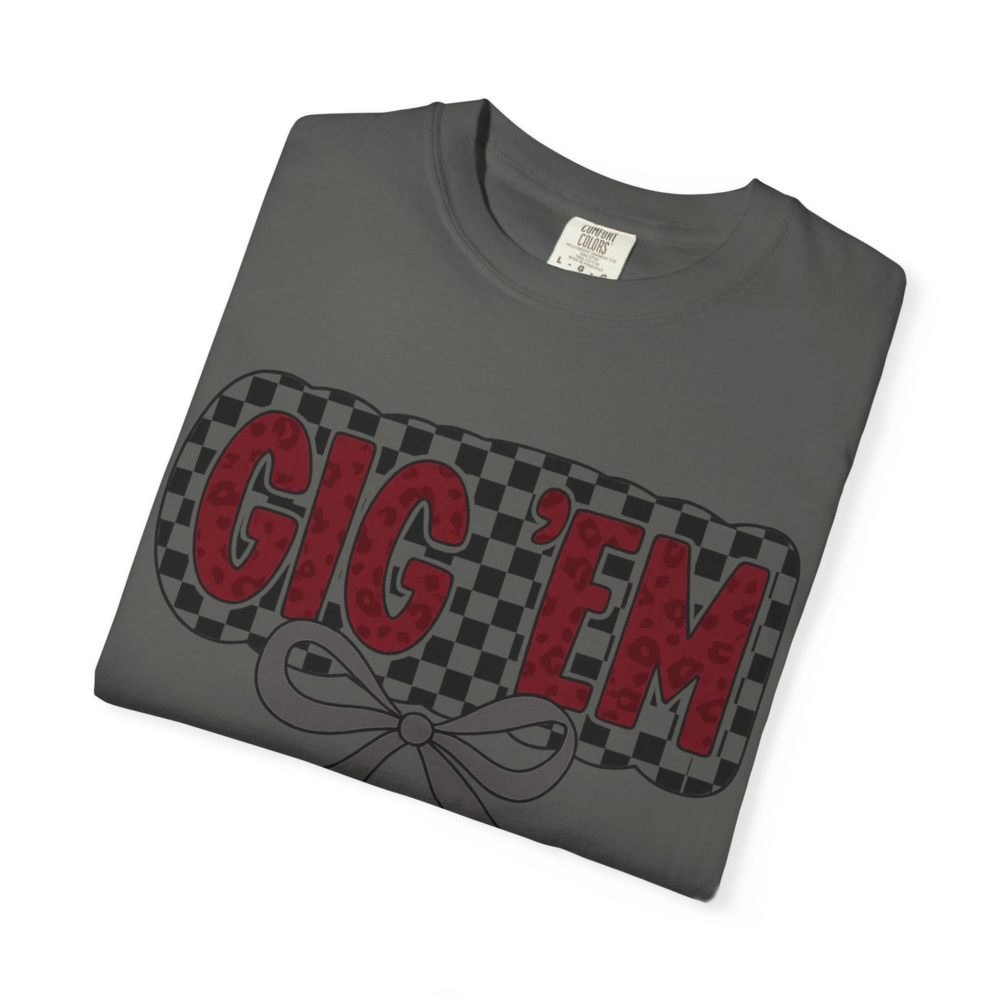 Checkered Style Unisex T-shirt with 'GIG'EM' Design, Trendy Graphic Tee for Casual Wear, Fan Merchandise, Gift Idea, Summer Essential