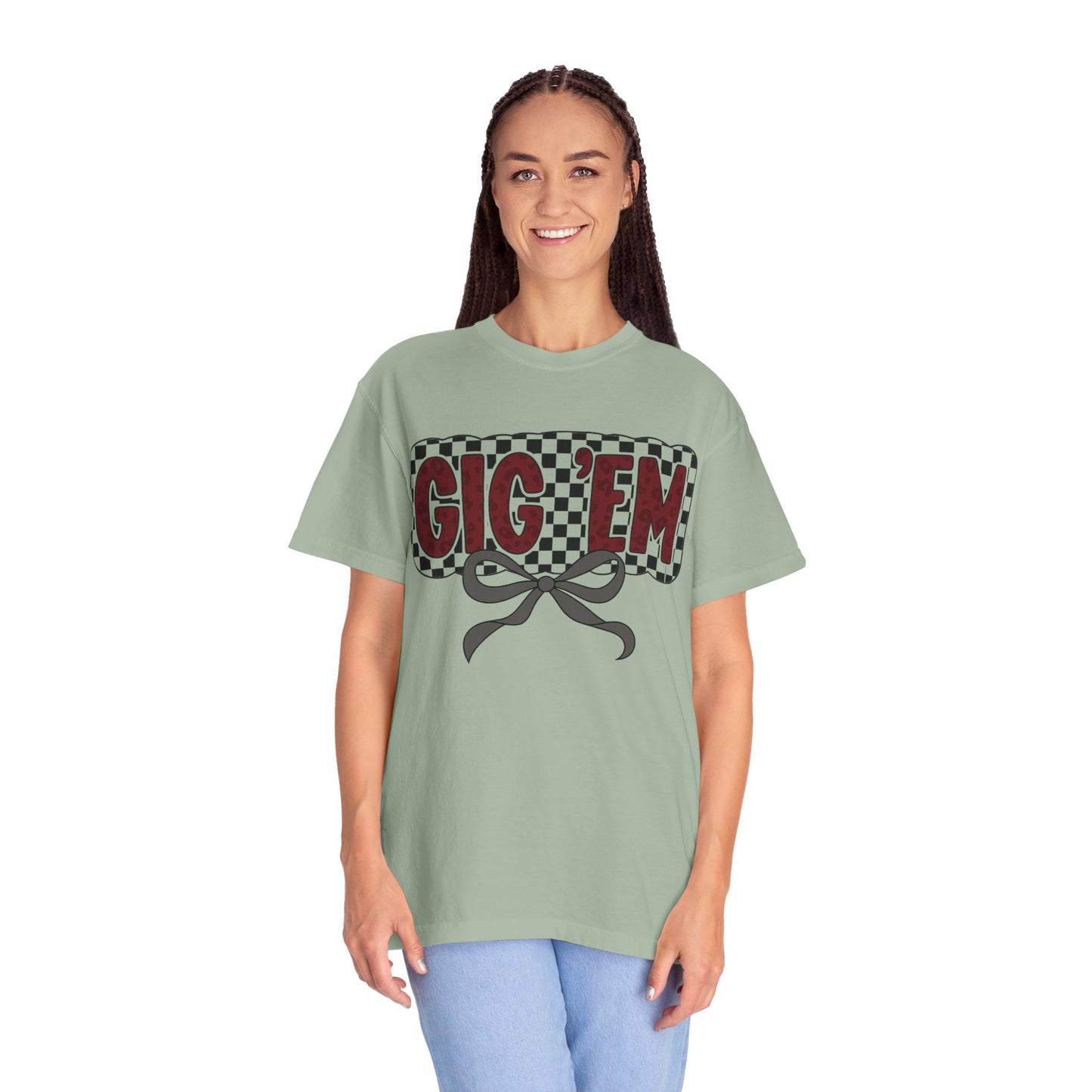 Checkered Style Unisex T-shirt with 'GIG'EM' Design, Trendy Graphic Tee for Casual Wear, Fan Merchandise, Gift Idea, Summer Essential