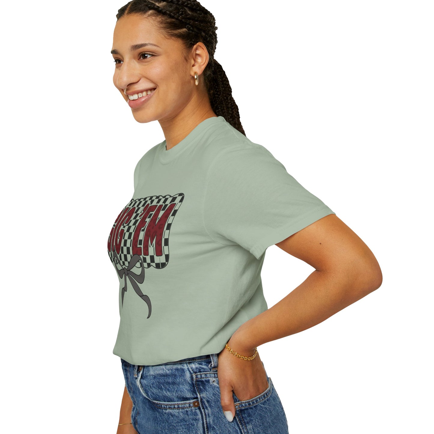 Checkered Style Unisex T-shirt with 'GIG'EM' Design, Trendy Graphic Tee for Casual Wear, Fan Merchandise, Gift Idea, Summer Essential