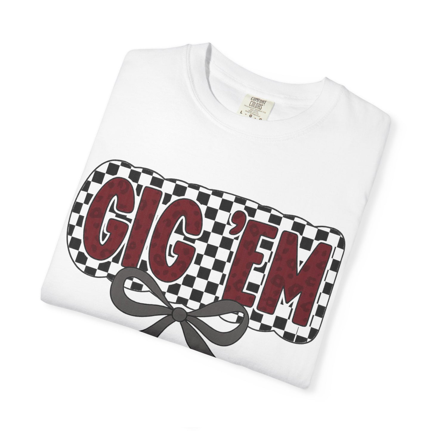 Checkered Style Unisex T-shirt with 'GIG'EM' Design, Trendy Graphic Tee for Casual Wear, Fan Merchandise, Gift Idea, Summer Essential