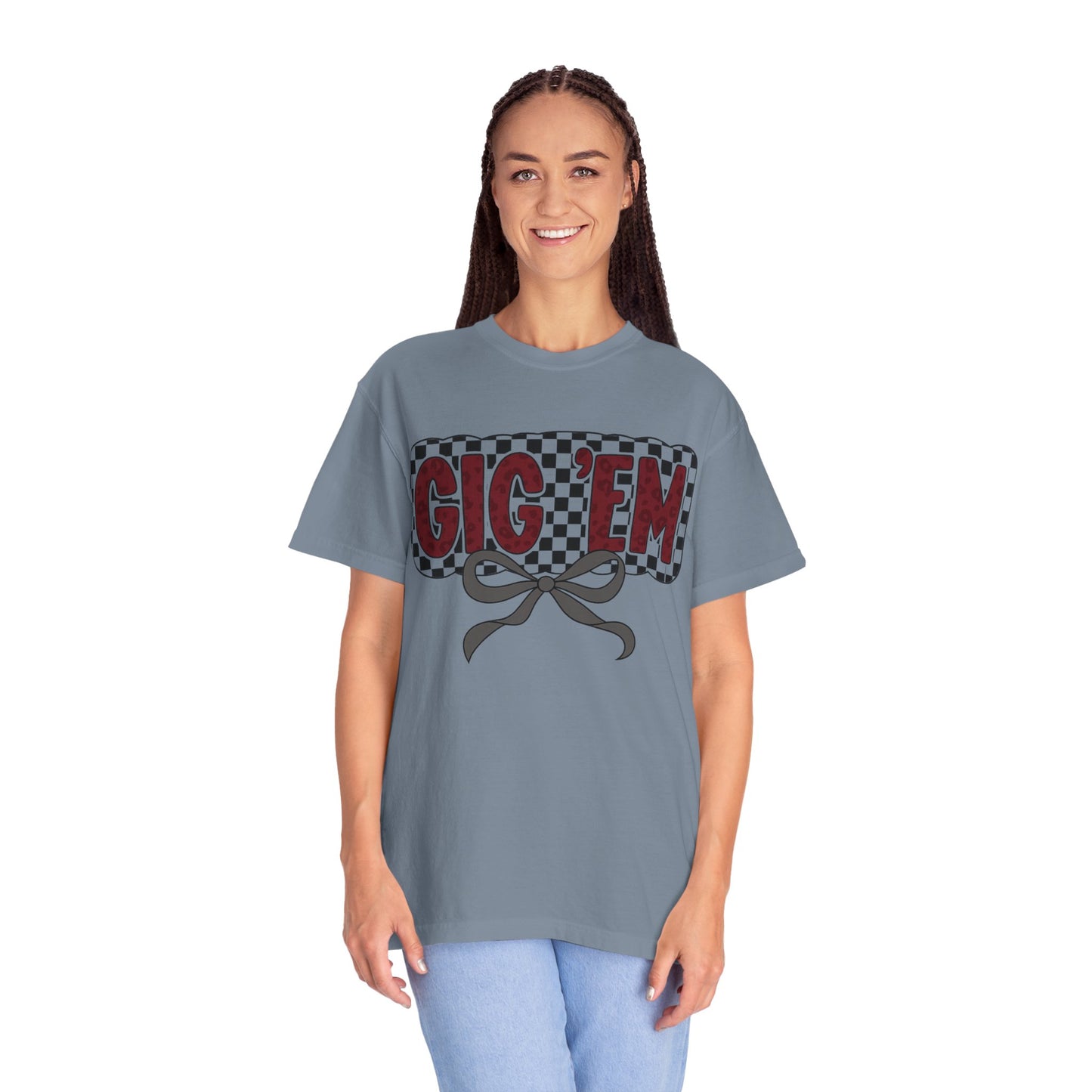 Checkered Style Unisex T-shirt with 'GIG'EM' Design, Trendy Graphic Tee for Casual Wear, Fan Merchandise, Gift Idea, Summer Essential