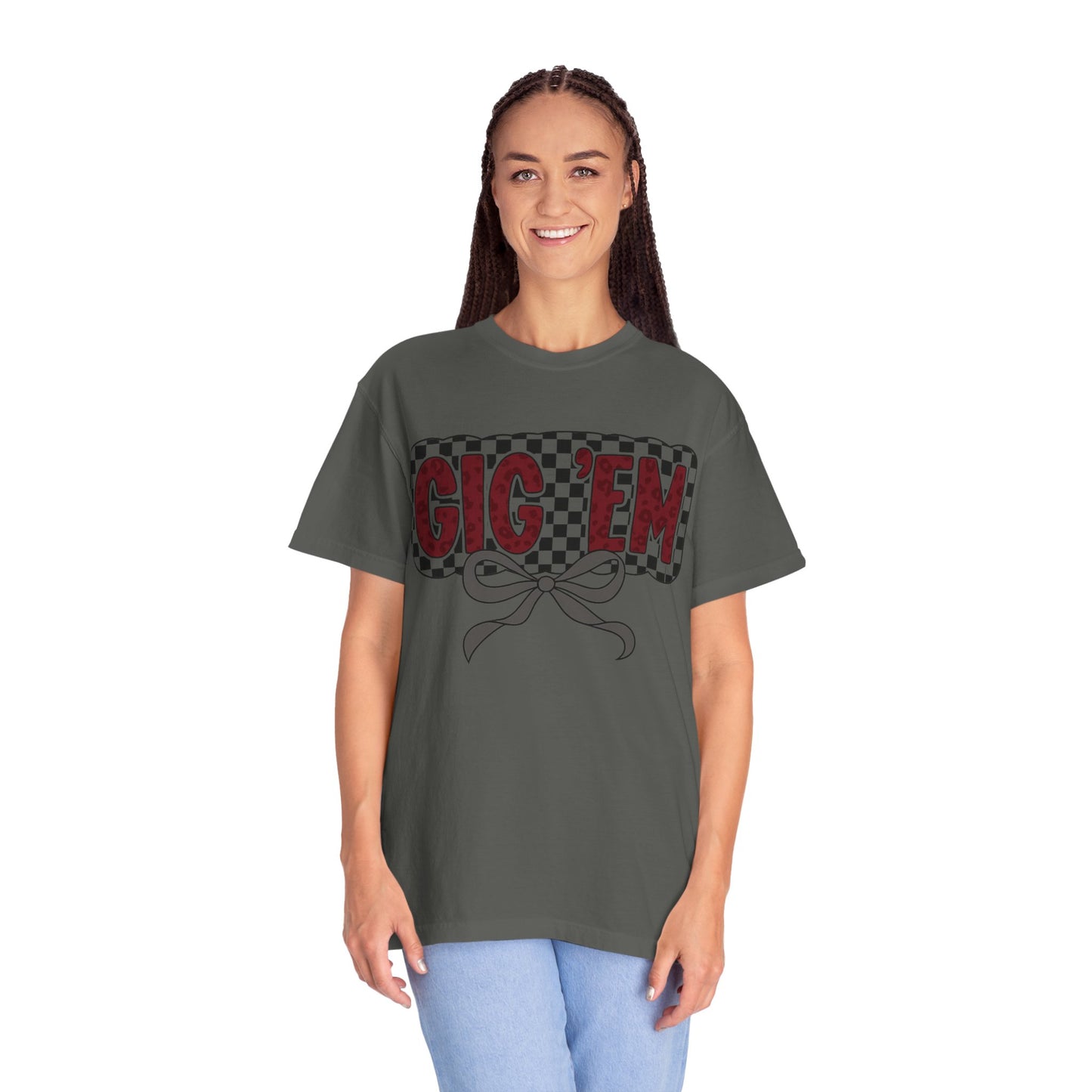 Checkered Style Unisex T-shirt with 'GIG'EM' Design, Trendy Graphic Tee for Casual Wear, Fan Merchandise, Gift Idea, Summer Essential