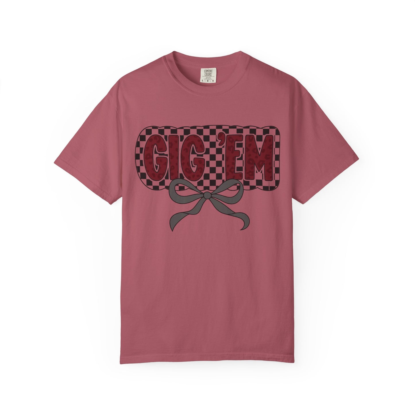 Checkered Style Unisex T-shirt with 'GIG'EM' Design, Trendy Graphic Tee for Casual Wear, Fan Merchandise, Gift Idea, Summer Essential