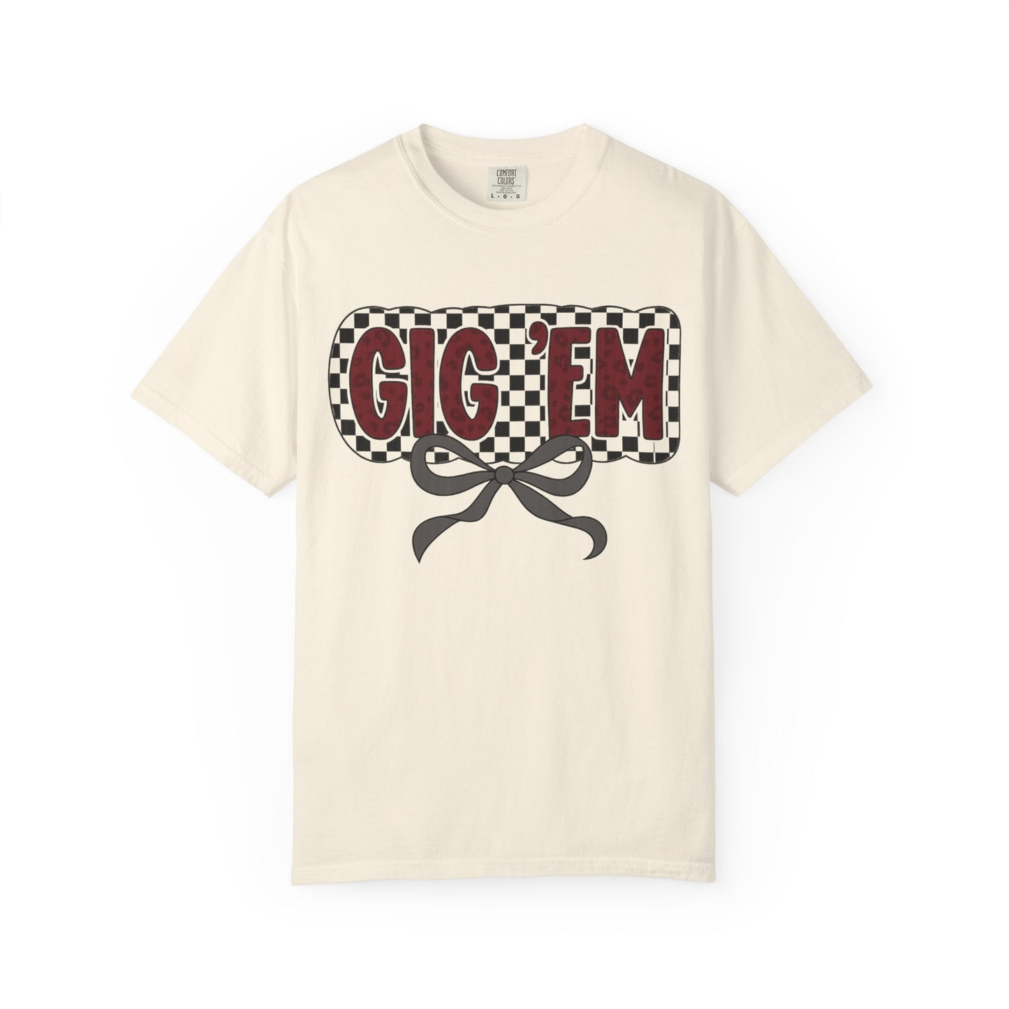 Checkered Style Unisex T-shirt with 'GIG'EM' Design, Trendy Graphic Tee for Casual Wear, Fan Merchandise, Gift Idea, Summer Essential