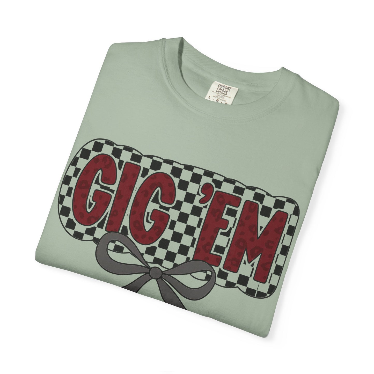 Checkered Style Unisex T-shirt with 'GIG'EM' Design, Trendy Graphic Tee for Casual Wear, Fan Merchandise, Gift Idea, Summer Essential