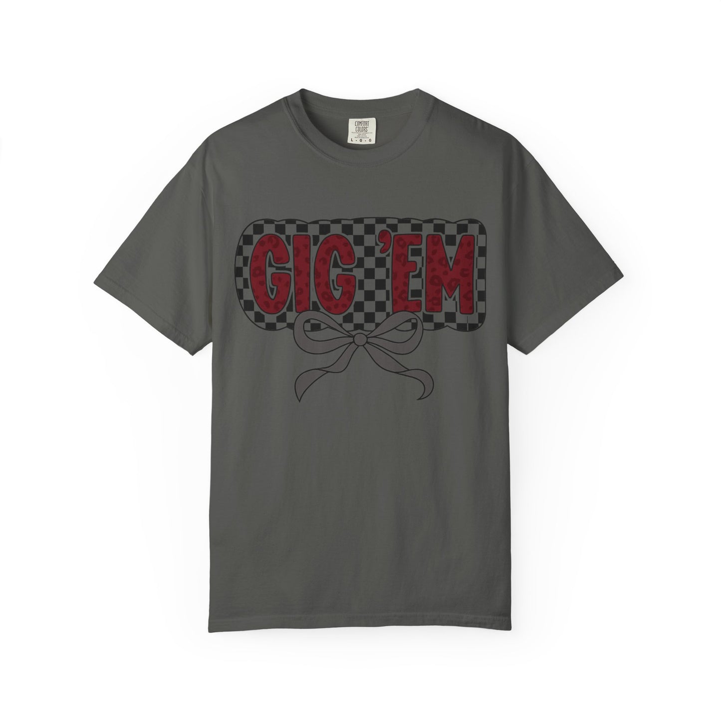 Checkered Style Unisex T-shirt with 'GIG'EM' Design, Trendy Graphic Tee for Casual Wear, Fan Merchandise, Gift Idea, Summer Essential