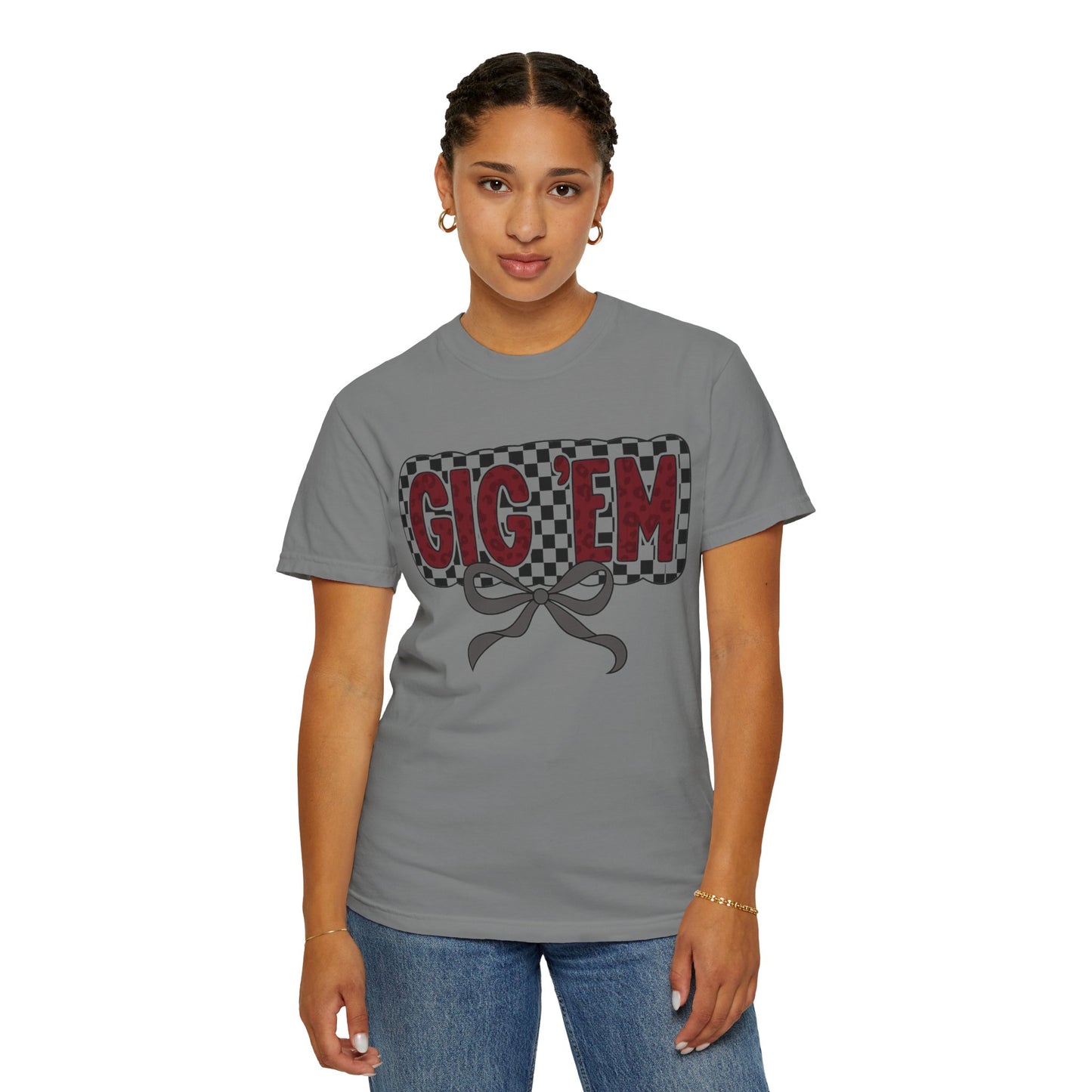 Checkered Style Unisex T-shirt with 'GIG'EM' Design, Trendy Graphic Tee for Casual Wear, Fan Merchandise, Gift Idea, Summer Essential
