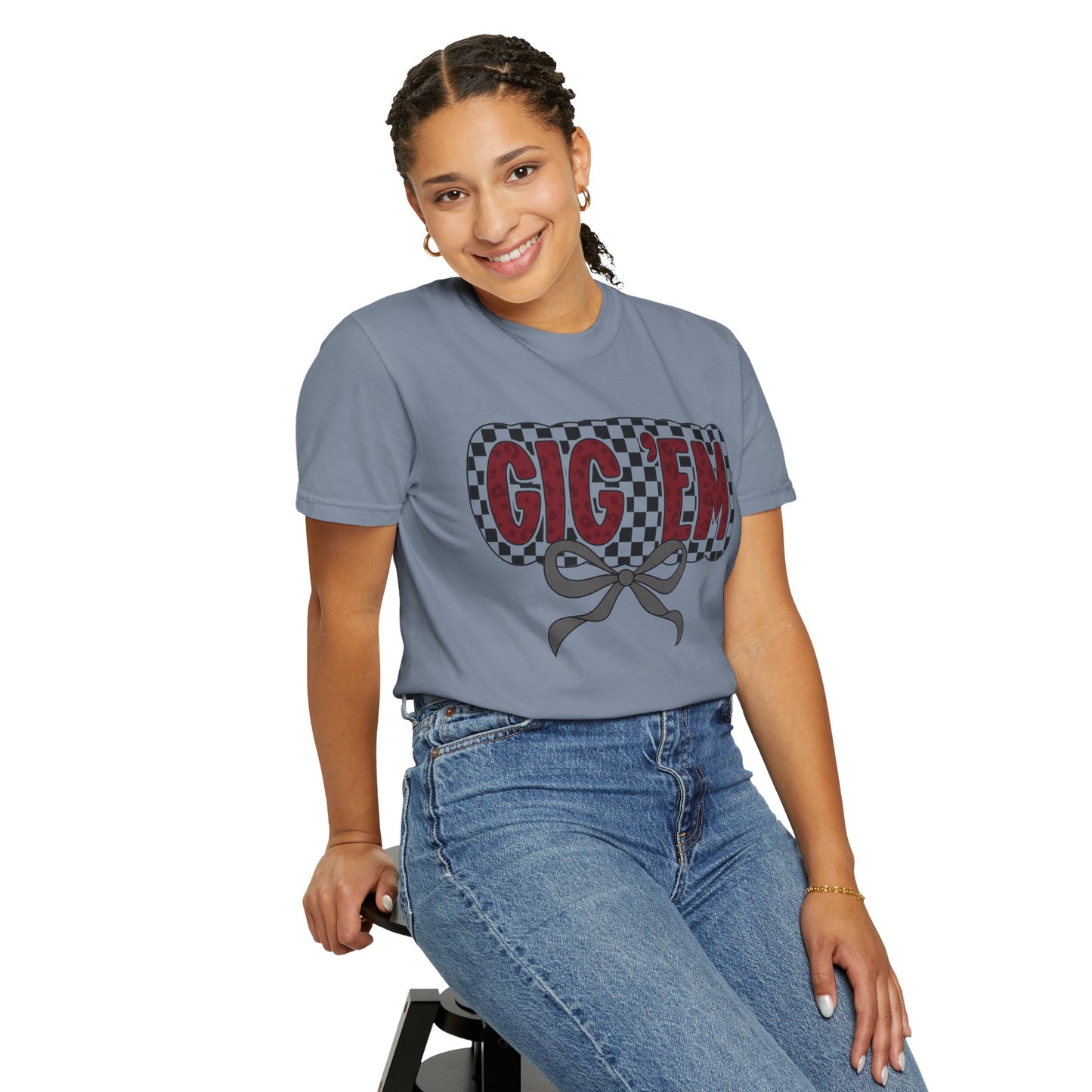 Checkered Style Unisex T-shirt with 'GIG'EM' Design, Trendy Graphic Tee for Casual Wear, Fan Merchandise, Gift Idea, Summer Essential