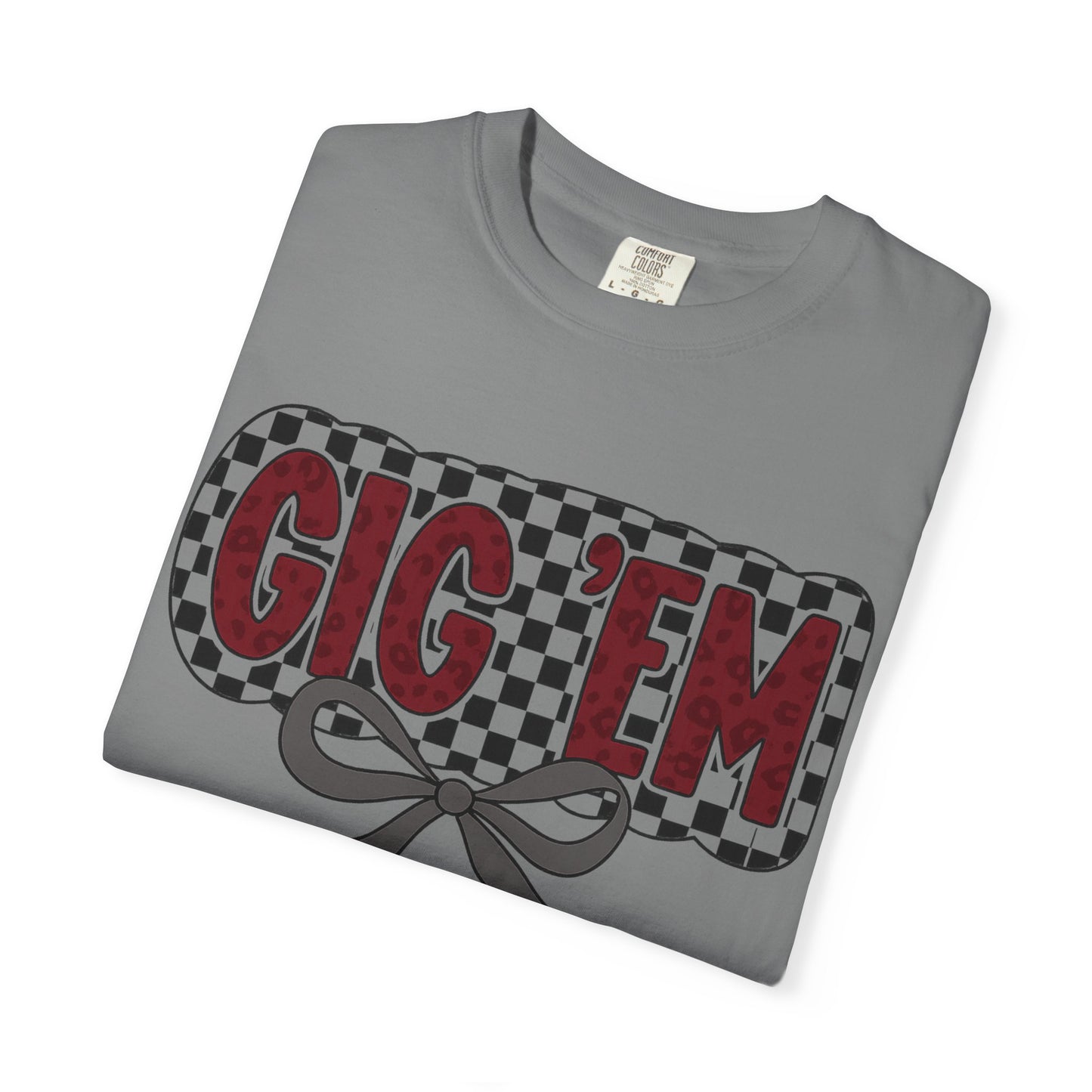 Checkered Style Unisex T-shirt with 'GIG'EM' Design, Trendy Graphic Tee for Casual Wear, Fan Merchandise, Gift Idea, Summer Essential