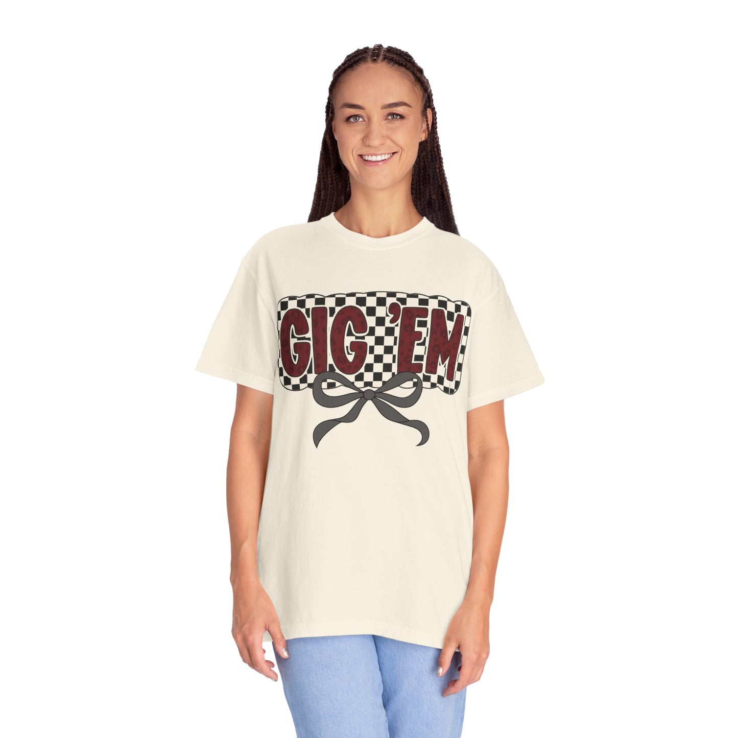 Checkered Style Unisex T-shirt with 'GIG'EM' Design, Trendy Graphic Tee for Casual Wear, Fan Merchandise, Gift Idea, Summer Essential