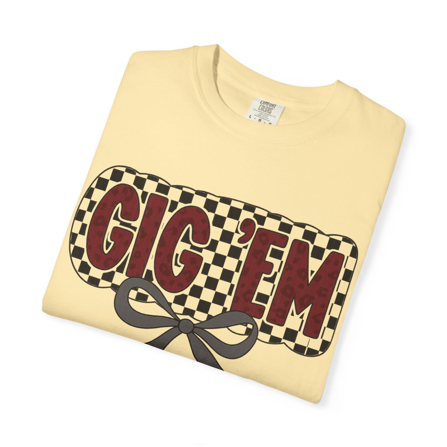 Checkered Style Unisex T-shirt with 'GIG'EM' Design, Trendy Graphic Tee for Casual Wear, Fan Merchandise, Gift Idea, Summer Essential