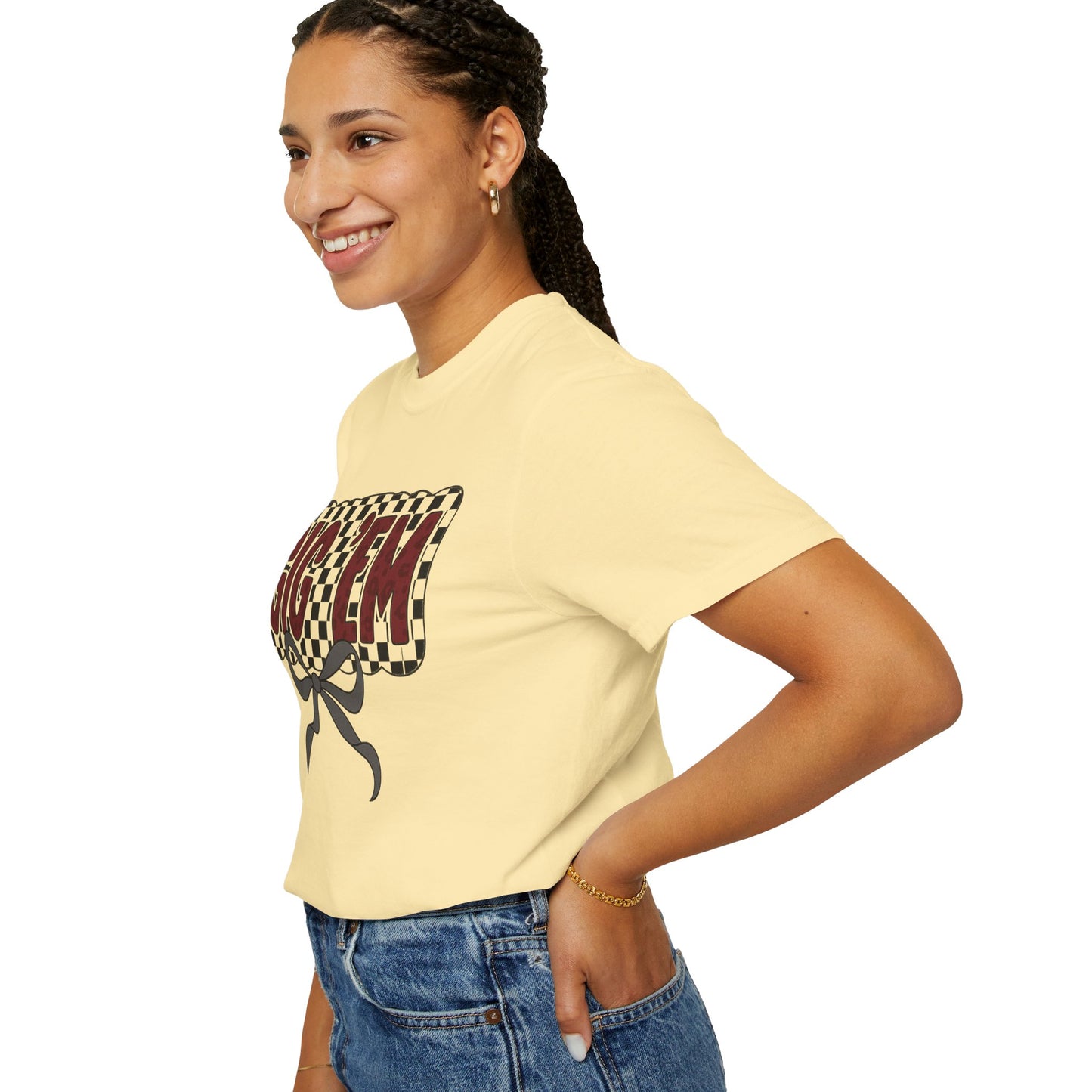 Checkered Style Unisex T-shirt with 'GIG'EM' Design, Trendy Graphic Tee for Casual Wear, Fan Merchandise, Gift Idea, Summer Essential