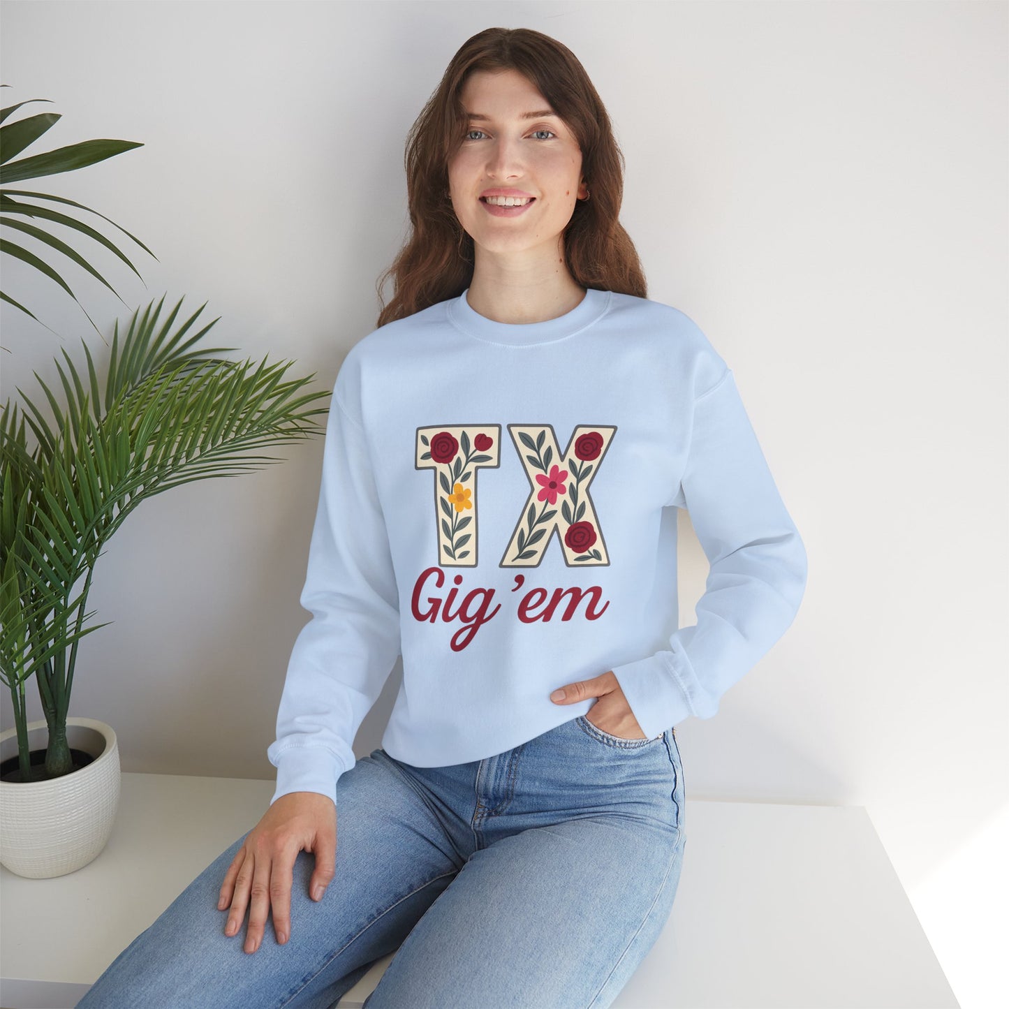 Texas Floral Crewneck Sweatshirt, Cozy Texas Sweatshirt, TX Gig'em Gift, Unisex Sweatshirt for Gamers, Floral Crew Neck for Casual Wear