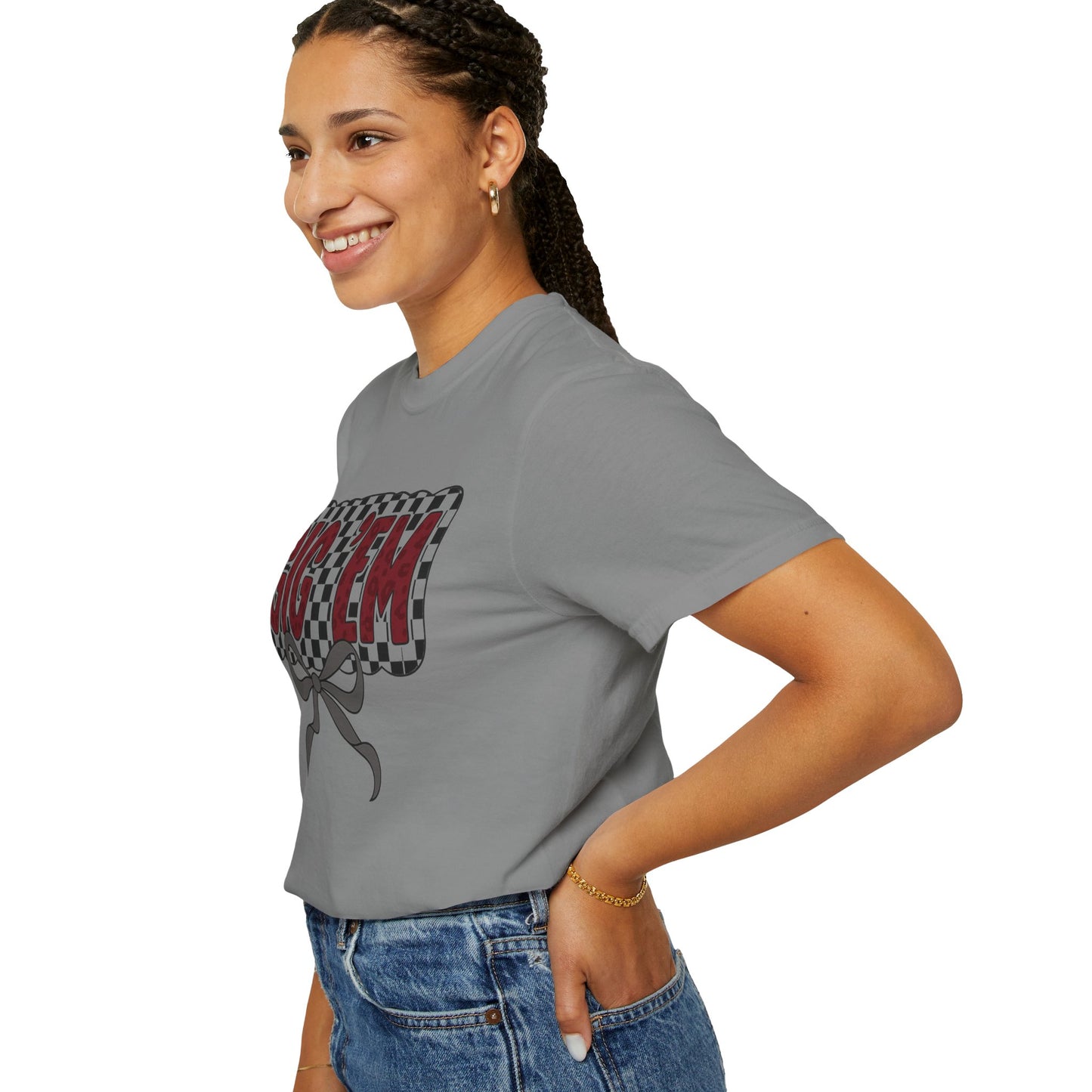 Checkered Style Unisex T-shirt with 'GIG'EM' Design, Trendy Graphic Tee for Casual Wear, Fan Merchandise, Gift Idea, Summer Essential